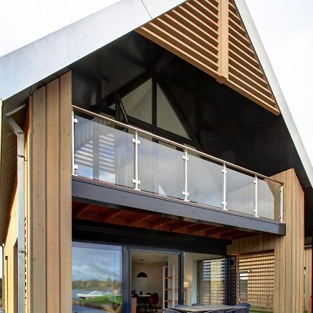 Modern Lodge On The Water In A National Park Tholen Exterior photo